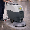 Akülü Arkadan İtmeli Yer Yıkama ve Temizleme Makinesi SC5000 B