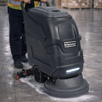 Akülü Arkadan İtmeli Yer Yıkama ve Temizleme Makinesi SC4500 B